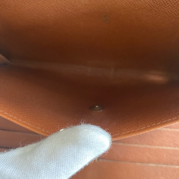 Authentic 💯 LV mono Sarah Trifold Wallet - Picture 5 of 11